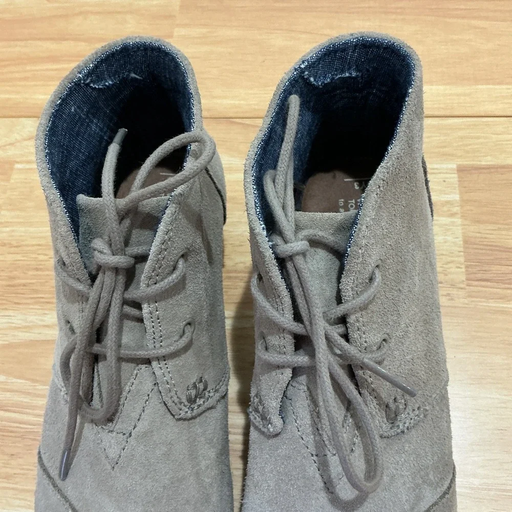 TOMS Boots Youth 3 Girls Desert Wedge Ankle Booties Casual Beige Suede‎ Lace Up